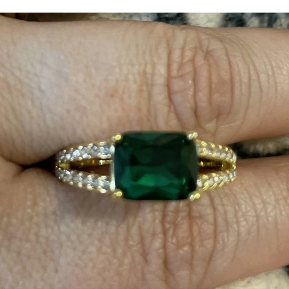 NWT Charter Club Size 11 Gold Colored Green Stone Shiny Ring